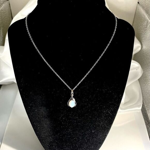 AVI Dainty Moonstone & Sterling Silver Necklace - Picture 14 of 14